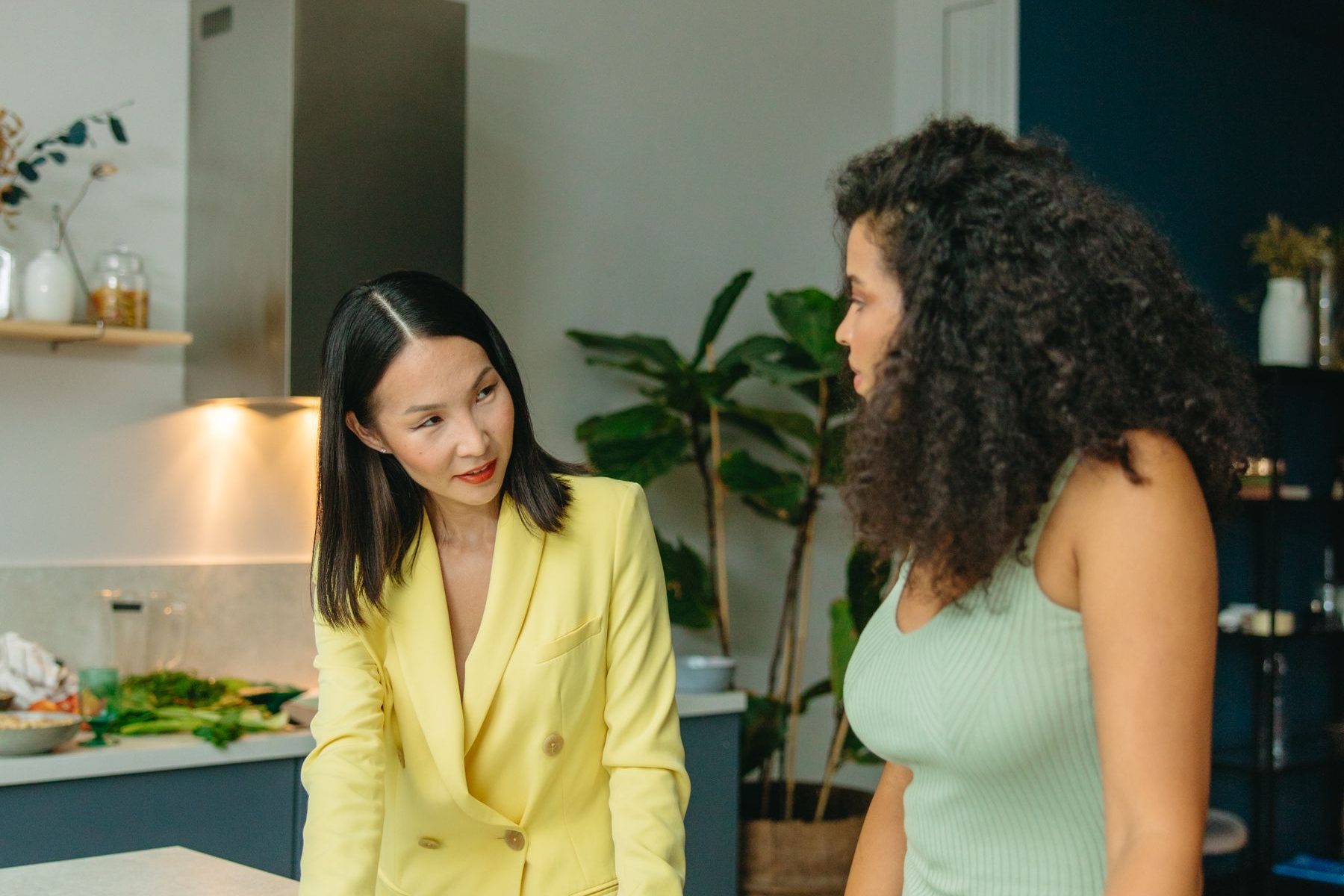 Dietitian and patient discussing an eating plan in a consulting room