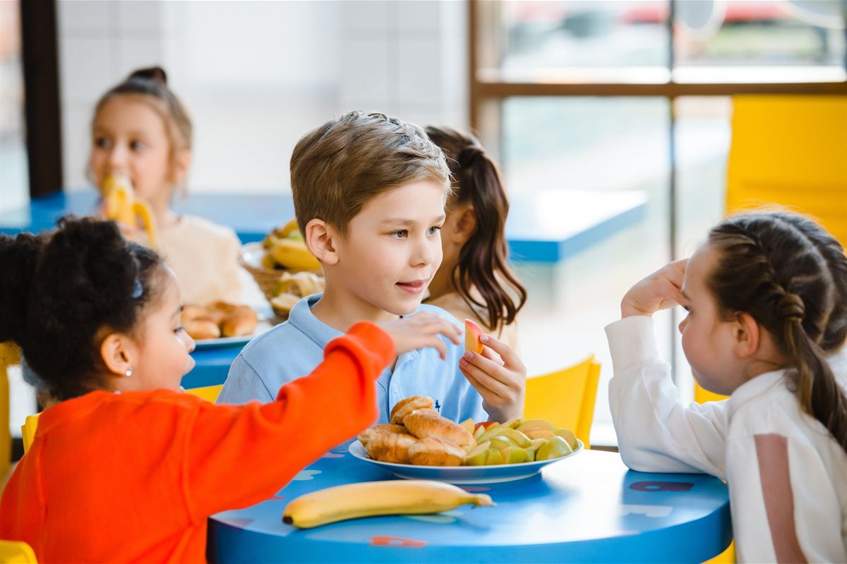Children eating lunch together at a table